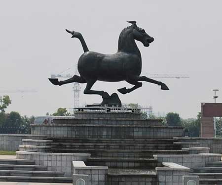 馬踏飛燕雕塑